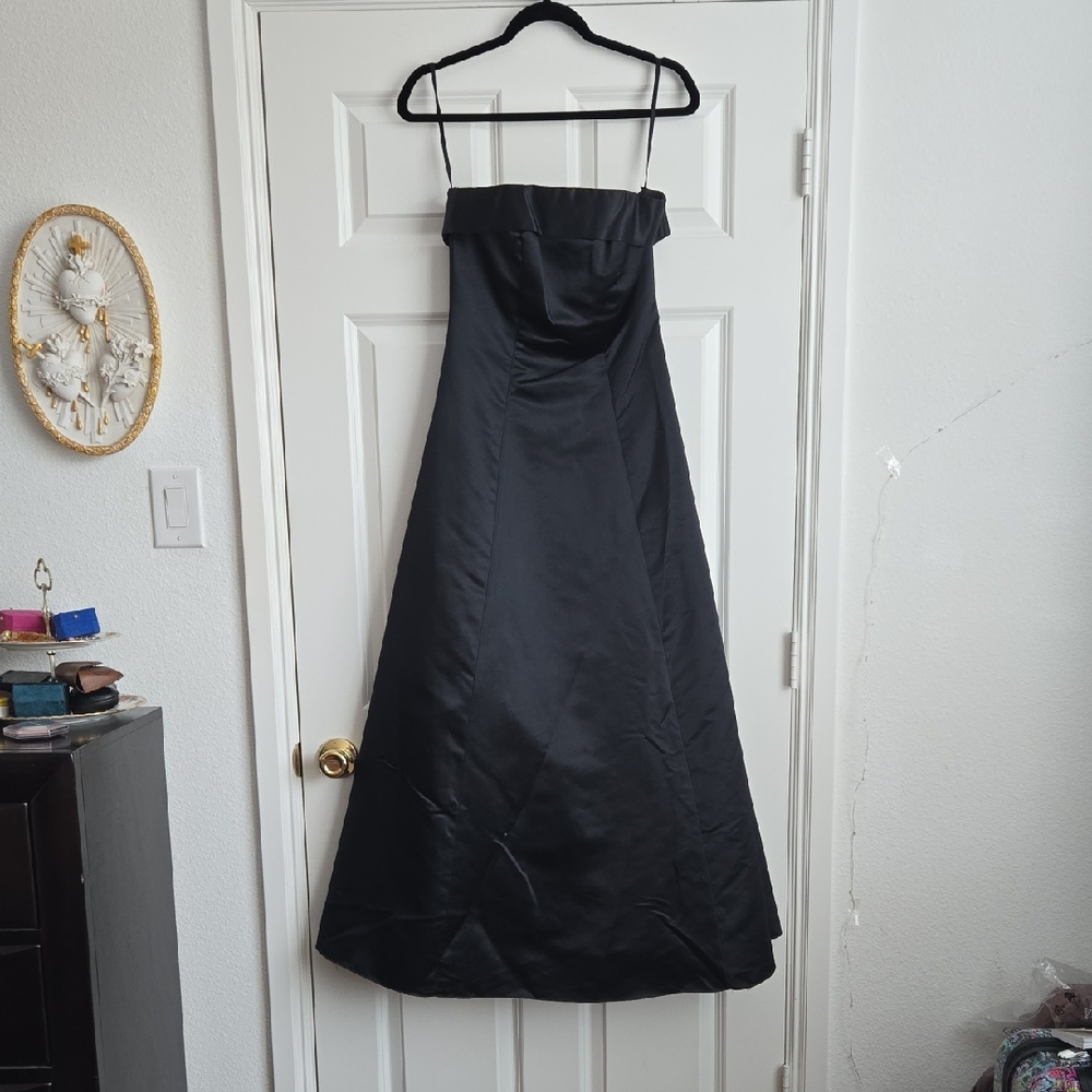 Elegant Black Strapless Evening Dress
